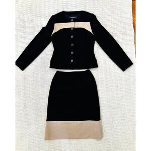 Chanel Vintage Navy and Beige‎ Colorblock Skirt Suit FR 38 US 6 00T Microsuede